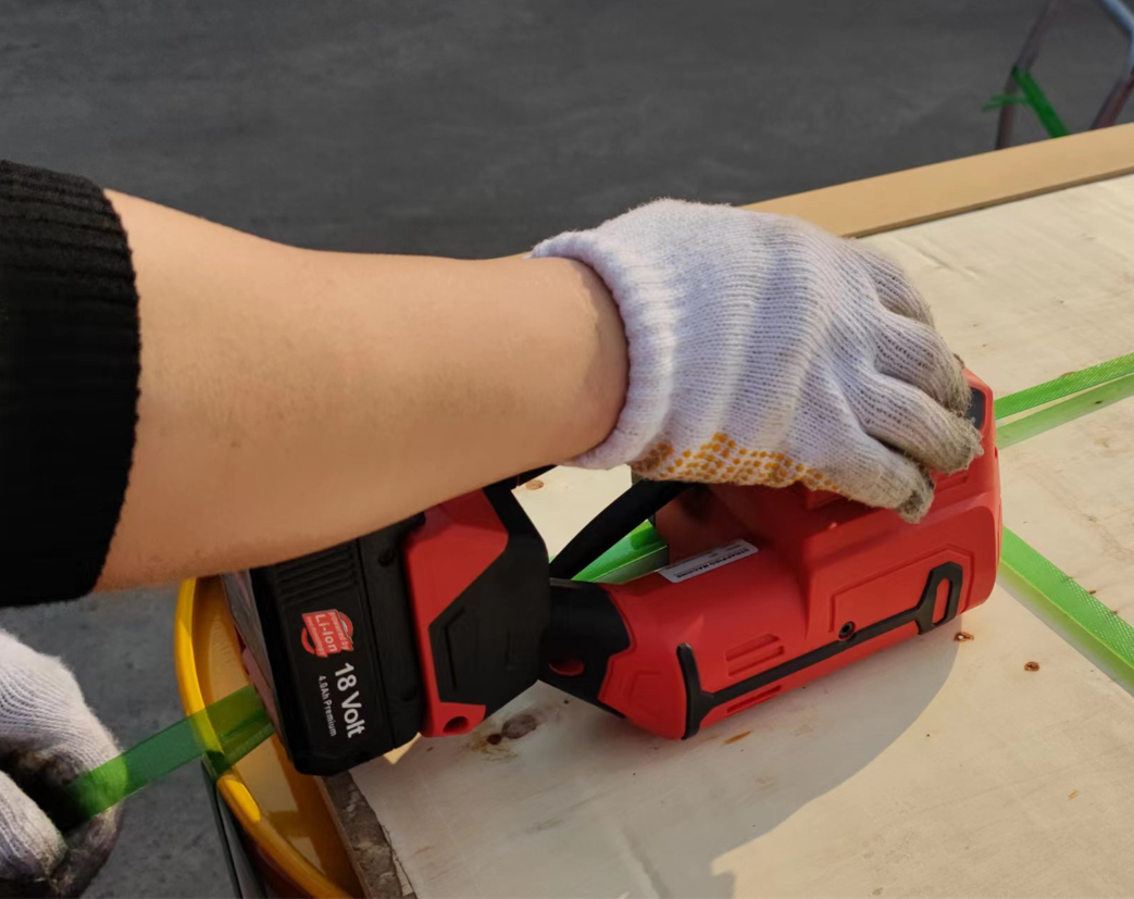 electric strapping tool